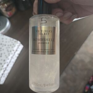 Bombshell glamor shimmer